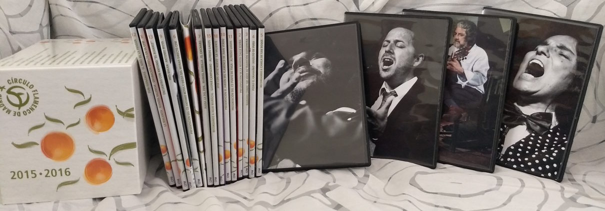 Foto de la colección de CDs y vídeos de la tercera temporada (2015-2016) del Círculo Flamenco de Madrid, tomada por Francisco Velasco Zapata